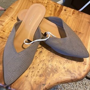 American Eagle pointed mules